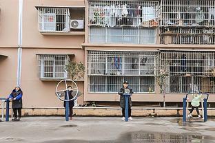 Ông Vũ và các học trò.